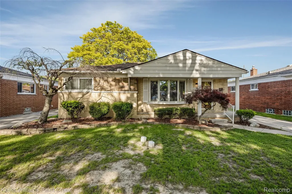 28606 Rockwood Street St. Clair Shores City MI 48081
