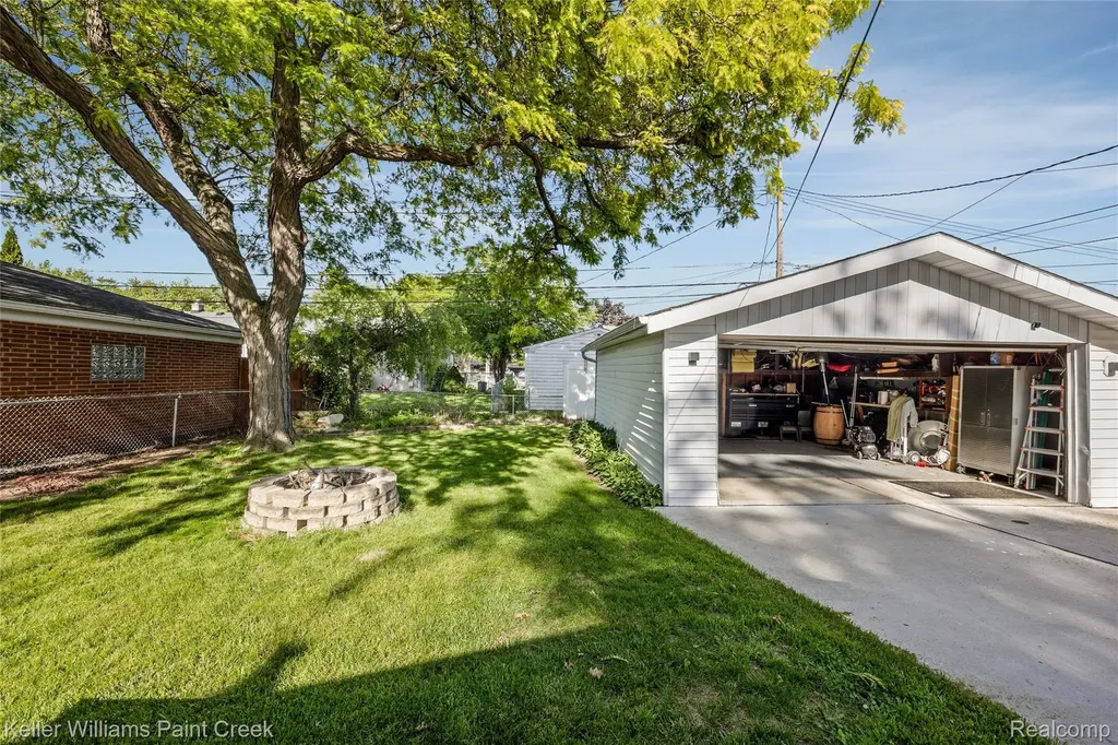 28606 Rockwood Street St. Clair Shores City MI 48081