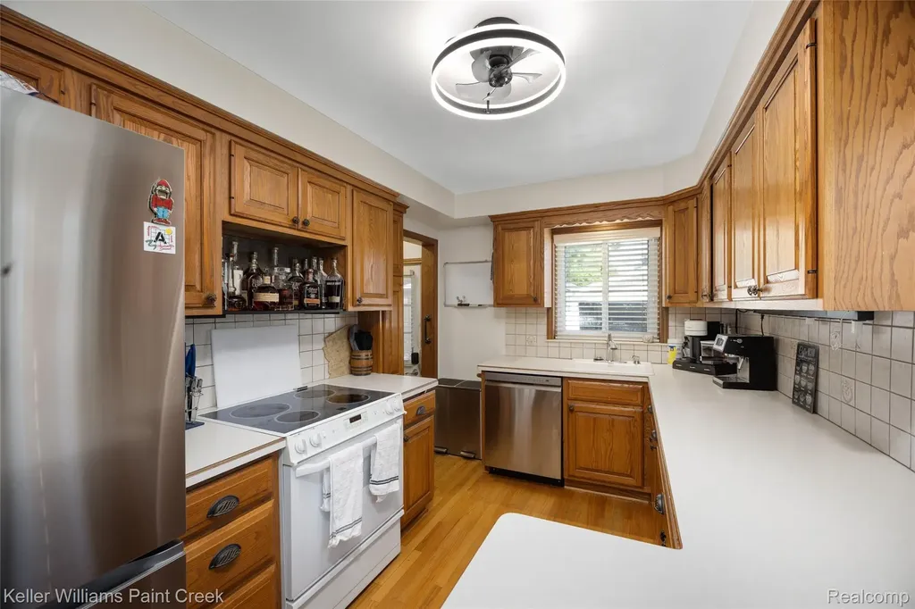 28606 Rockwood Street St. Clair Shores City MI 48081