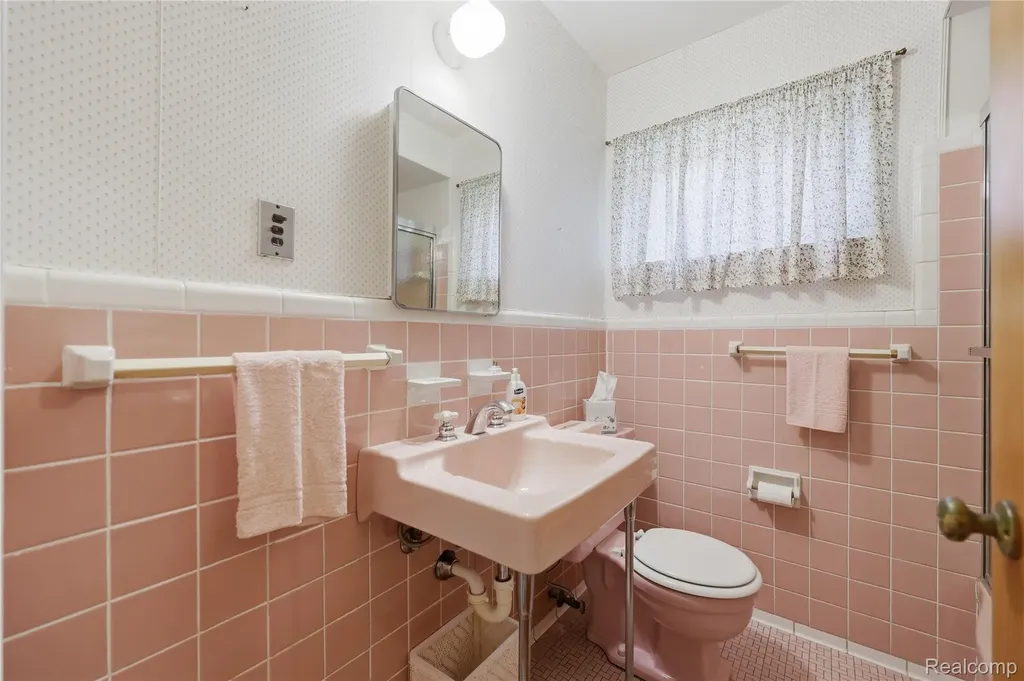 29609 Mark Avenue Madison Heights City MI 48071