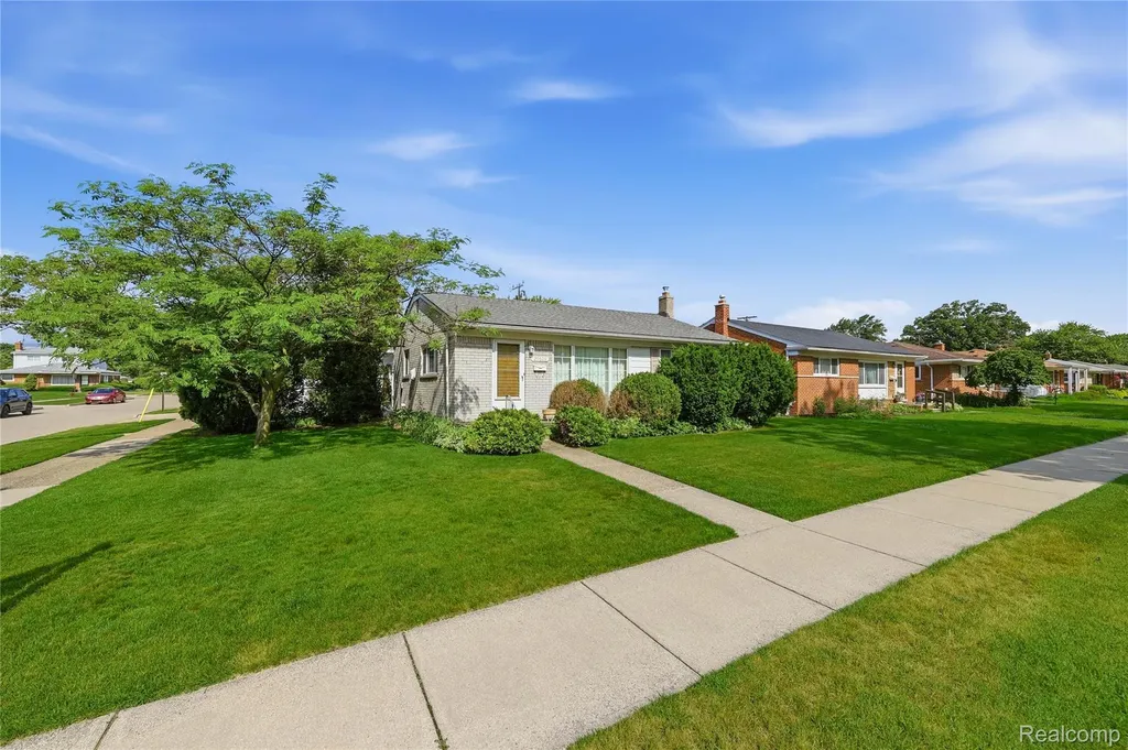 29609 Mark Avenue Madison Heights City MI 48071