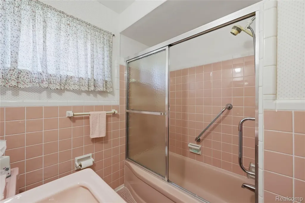 29609 Mark Avenue Madison Heights City MI 48071
