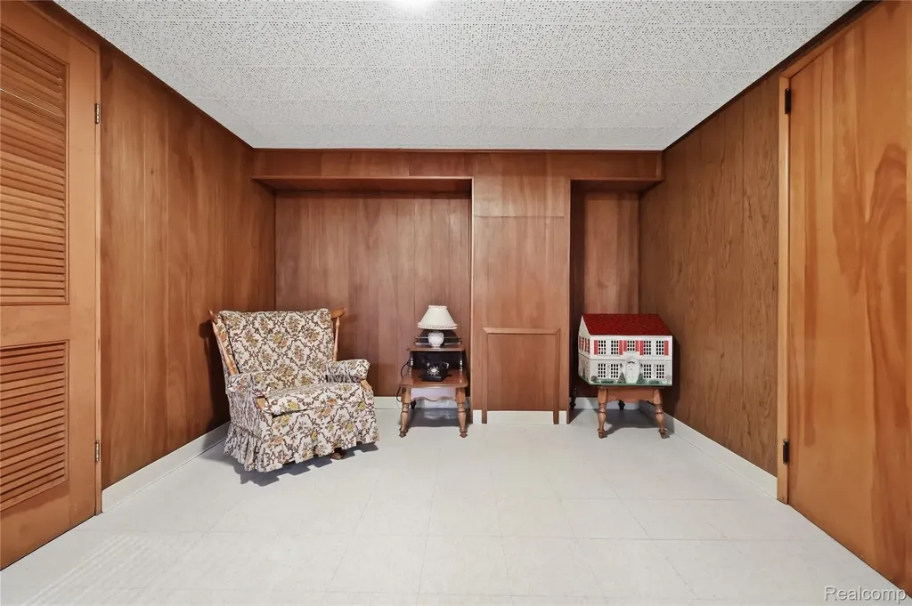 29609 Mark Avenue Madison Heights City MI 48071