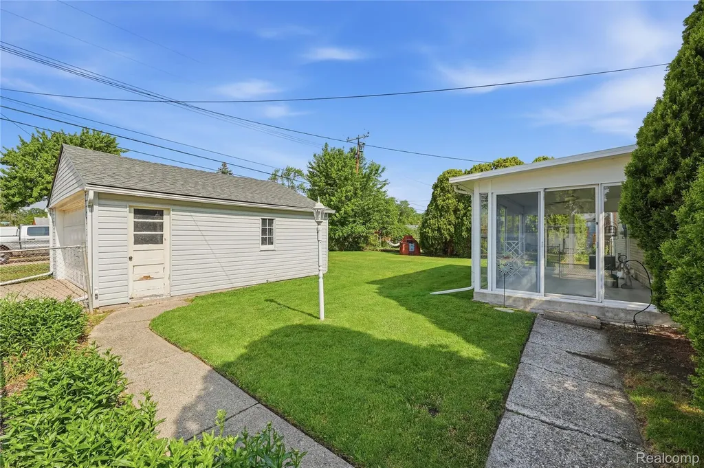29609 Mark Avenue Madison Heights City MI 48071