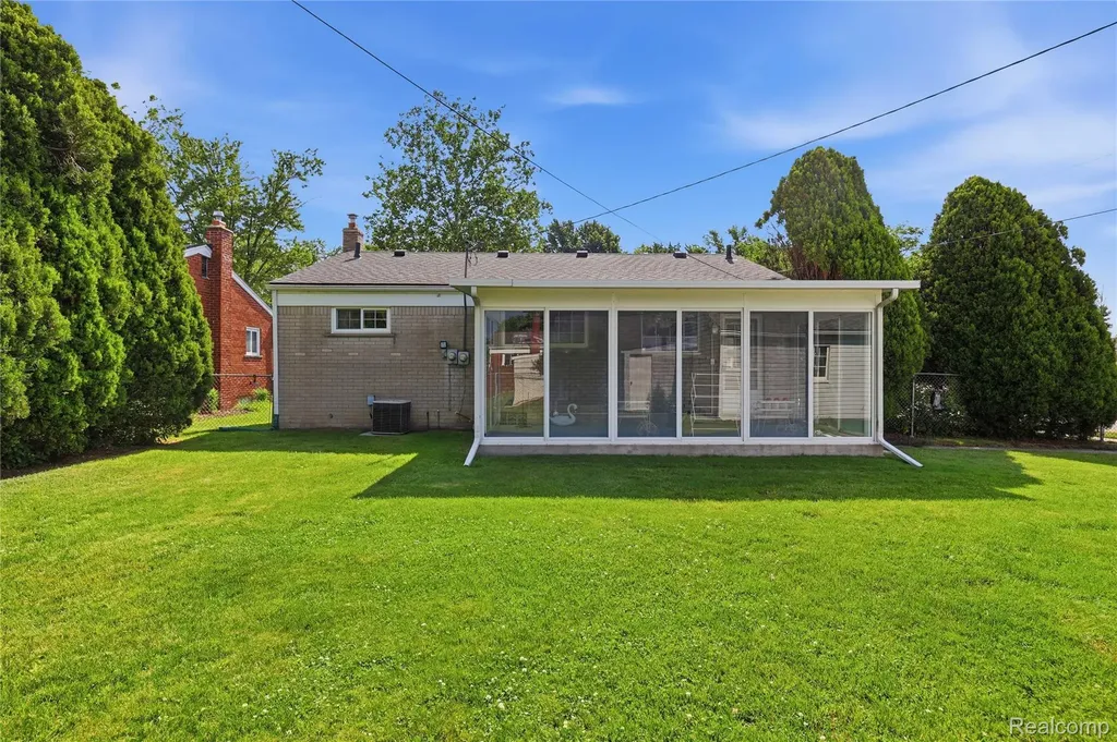 29609 Mark Avenue Madison Heights City MI 48071