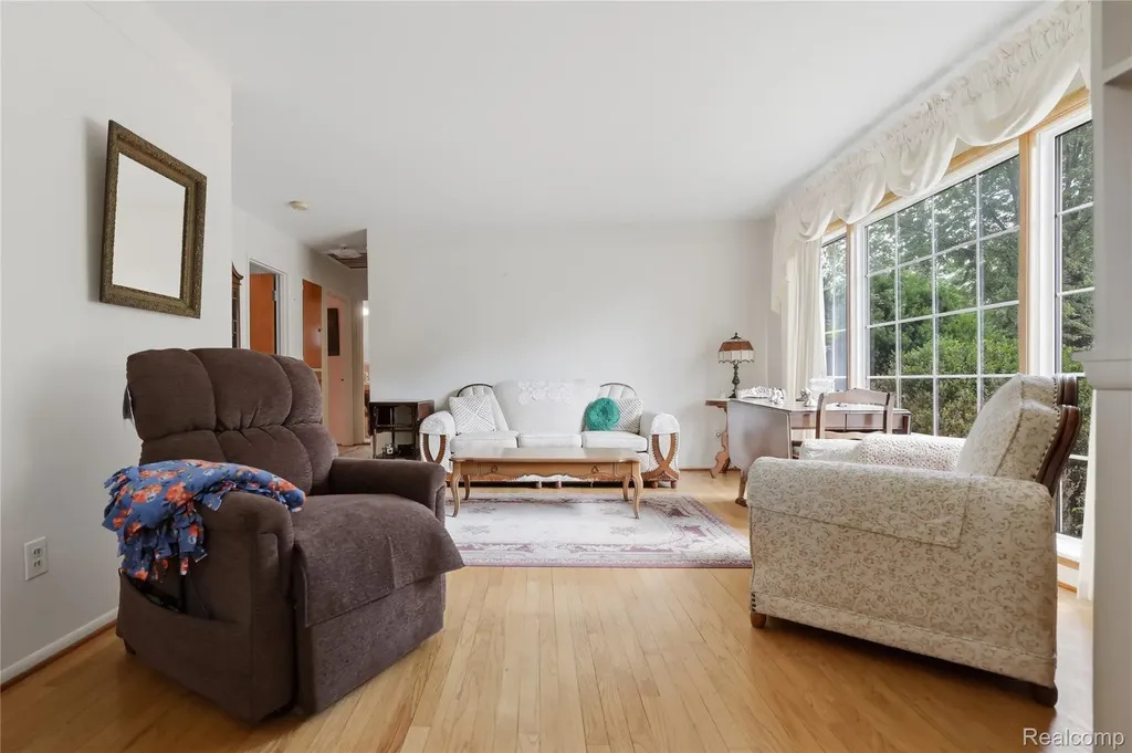 29609 Mark Avenue Madison Heights City MI 48071