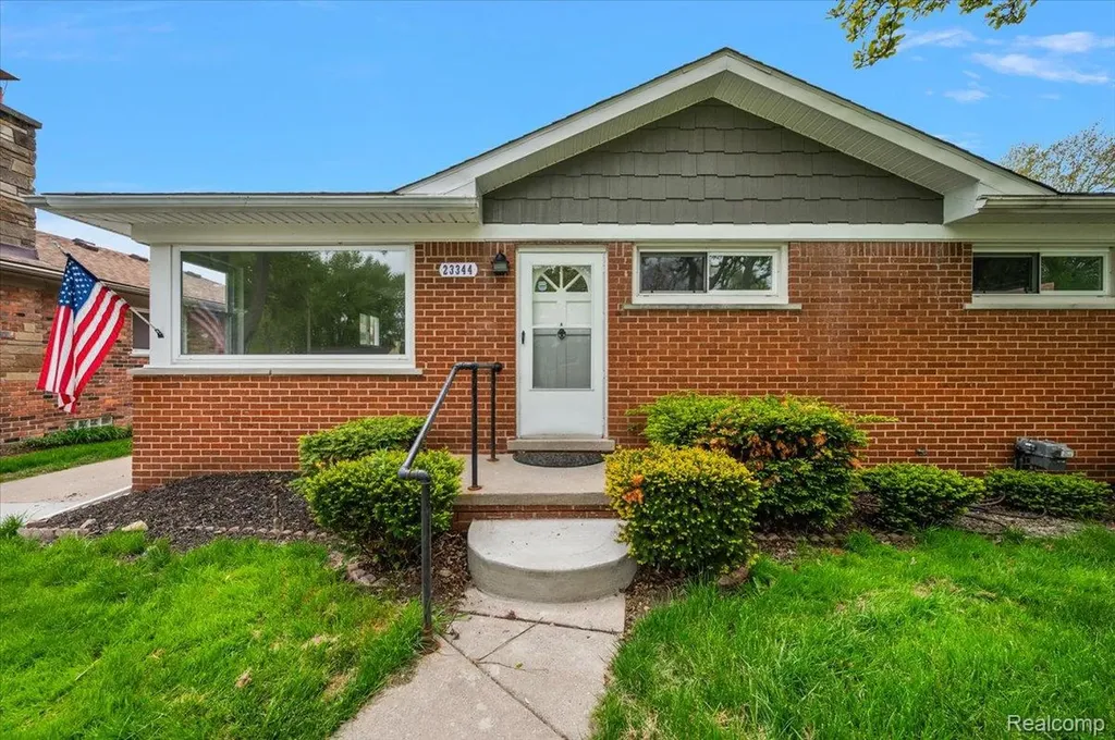 23344 Brookdale Boulevard St. Clair Shores City MI 48082