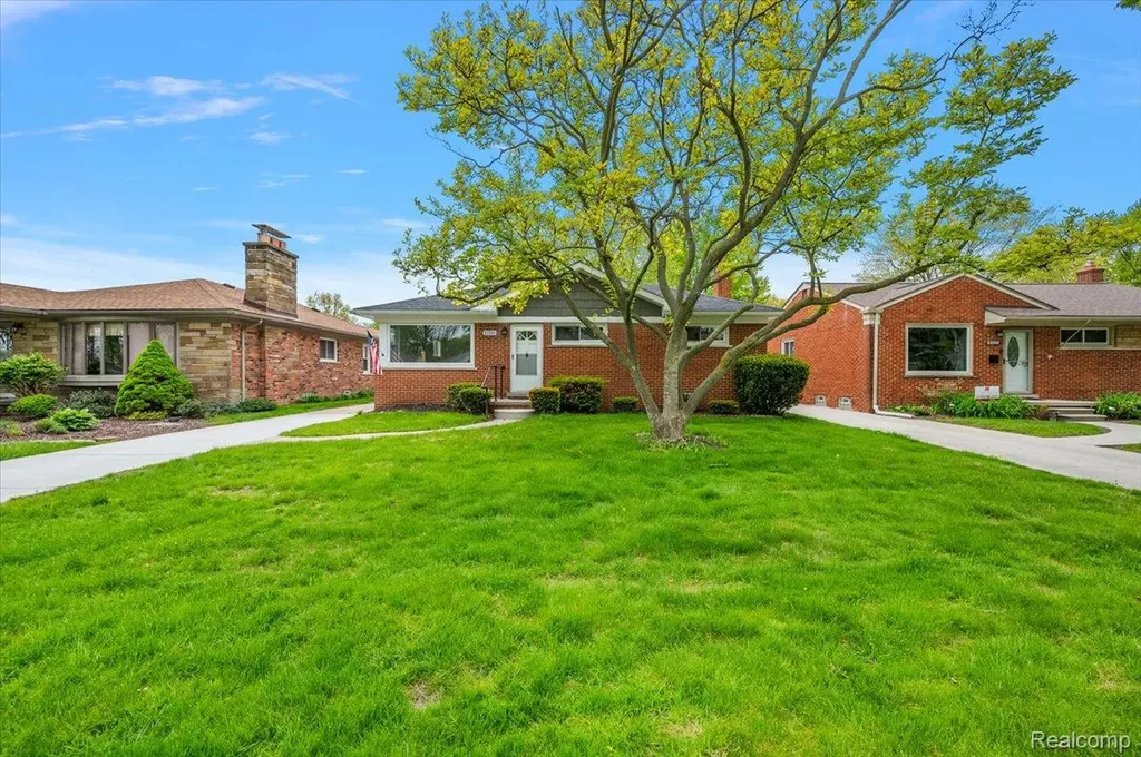 23344 Brookdale Boulevard St. Clair Shores City MI 48082