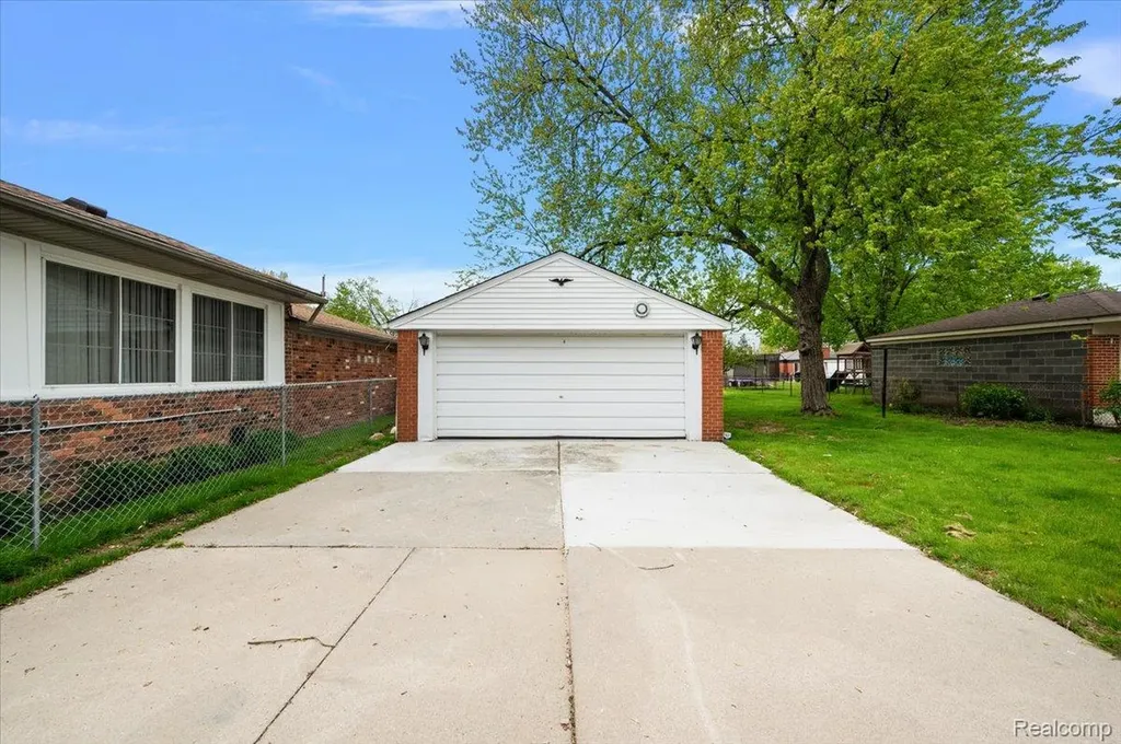 23344 Brookdale Boulevard St. Clair Shores City MI 48082