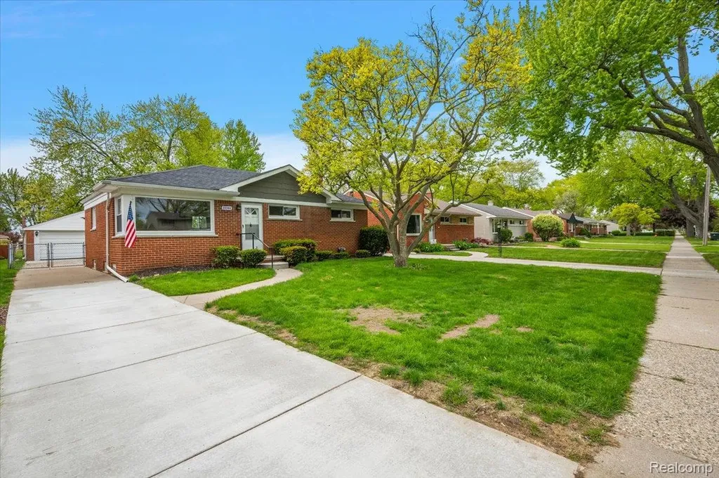 23344 Brookdale Boulevard St. Clair Shores City MI 48082