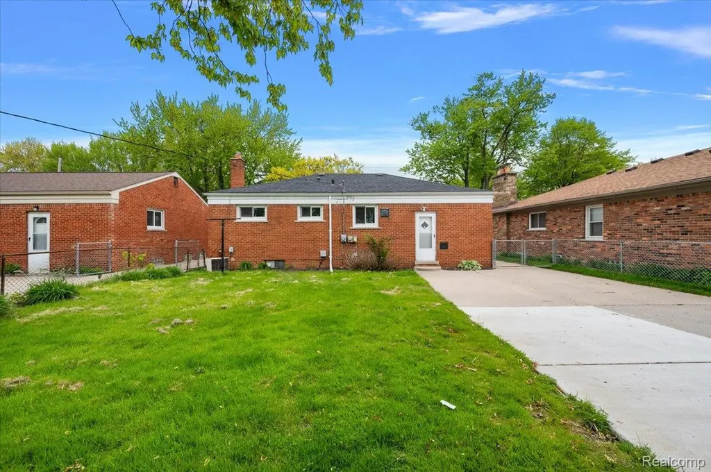 23344 Brookdale Boulevard St. Clair Shores City MI 48082