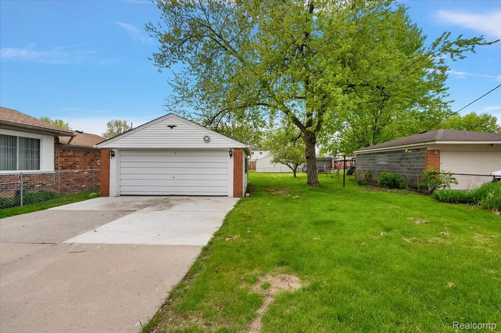23344 Brookdale Boulevard St. Clair Shores City MI 48082