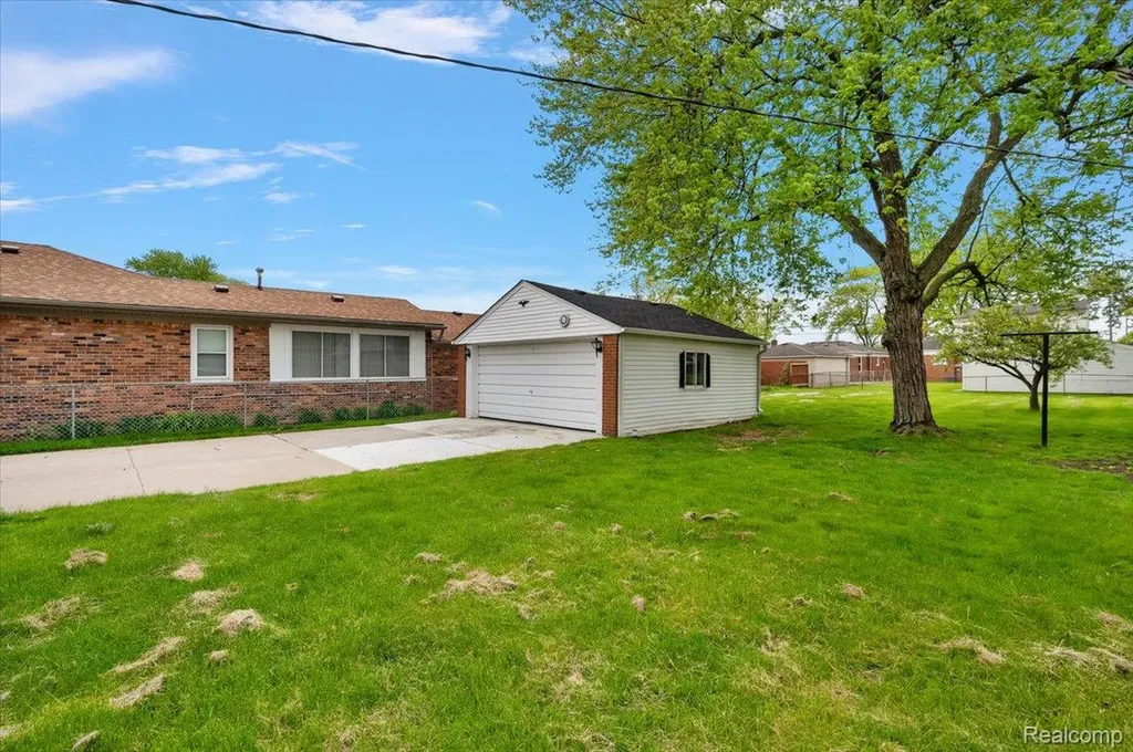 23344 Brookdale Boulevard St. Clair Shores City MI 48082