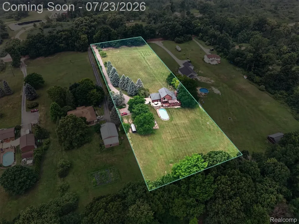 2795 Bird Road Groveland Township MI 48462
