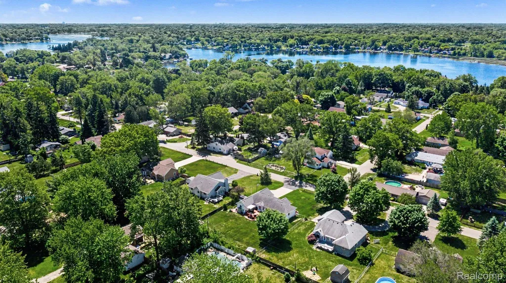4660 Woodhull Drive Independence Charter Township MI 48346