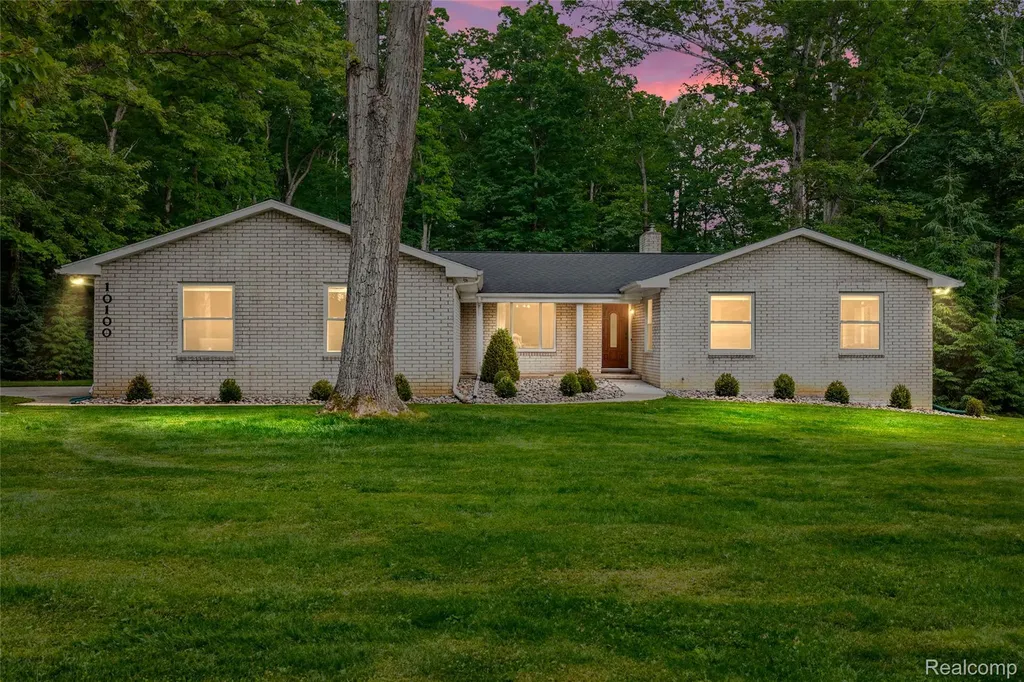 10100 Bridge Lake Road Springfield Charter Township MI 48348