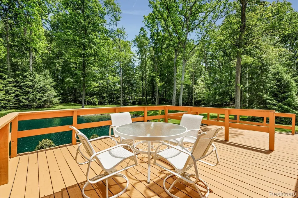 10100 Bridge Lake Road Springfield Charter Township MI 48348