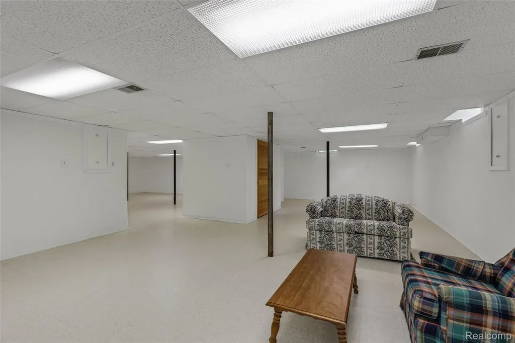 10100 Bridge Lake Road Springfield Charter Township MI 48348