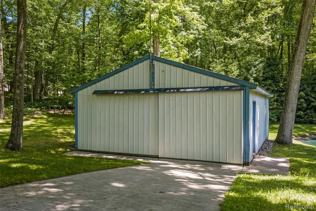 10100 Bridge Lake Road Springfield Charter Township MI 48348