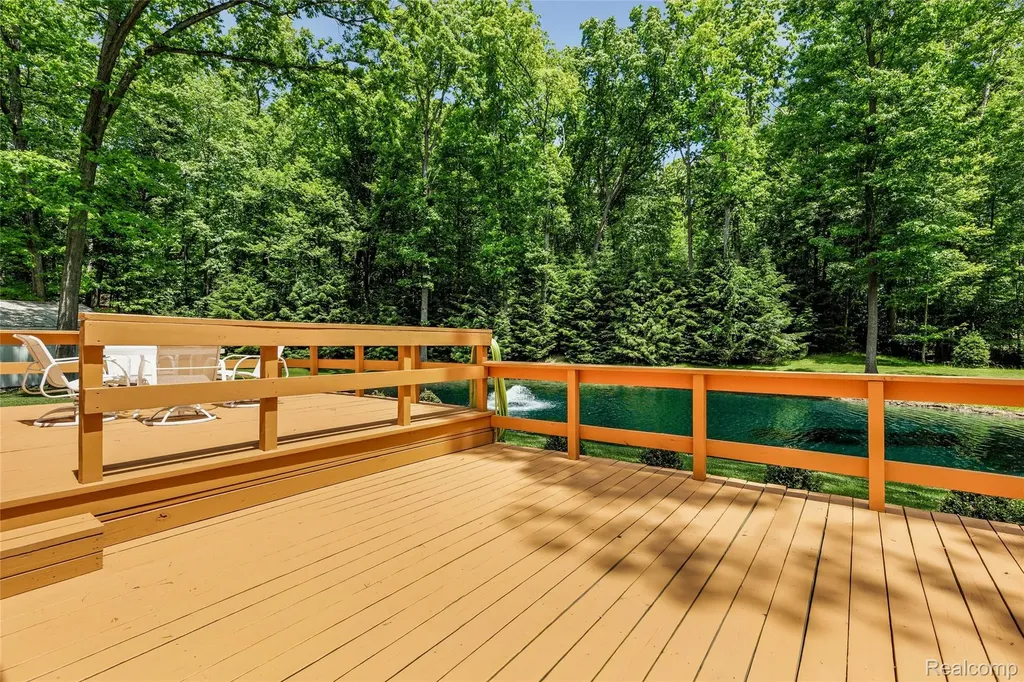 10100 Bridge Lake Road Springfield Charter Township MI 48348