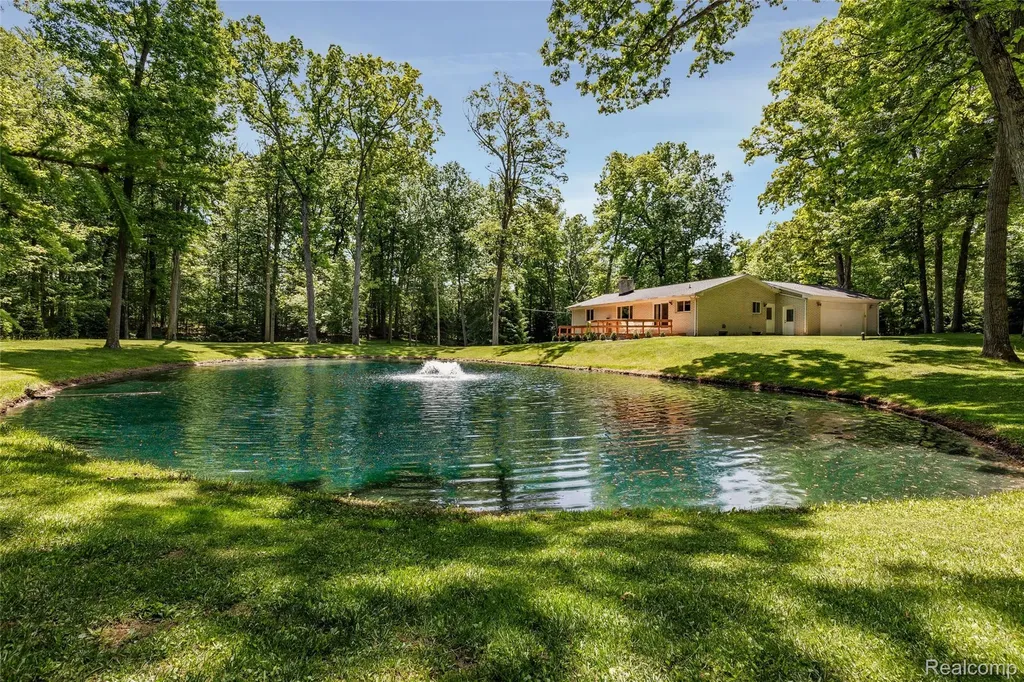 10100 Bridge Lake Road Springfield Charter Township MI 48348
