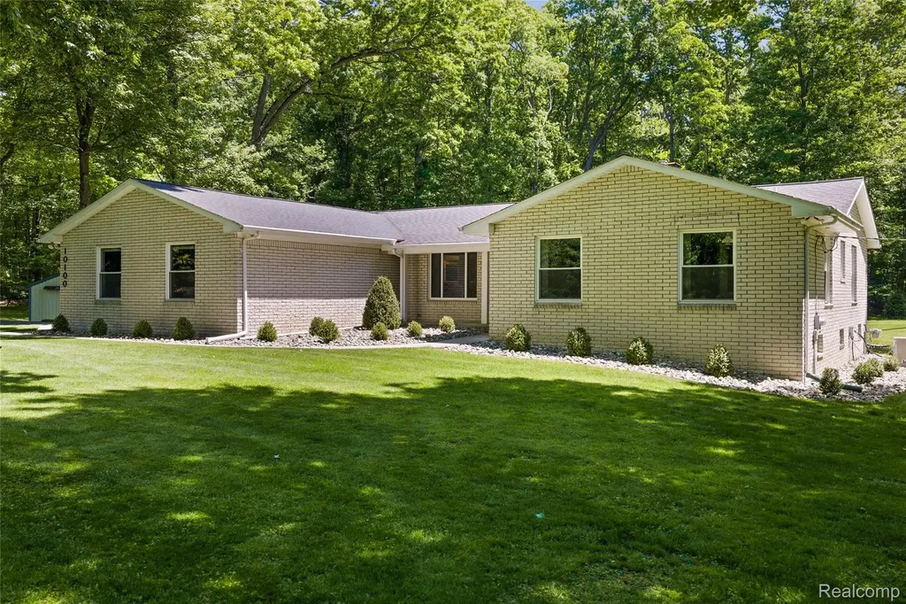 10100 Bridge Lake Road Springfield Charter Township MI 48348