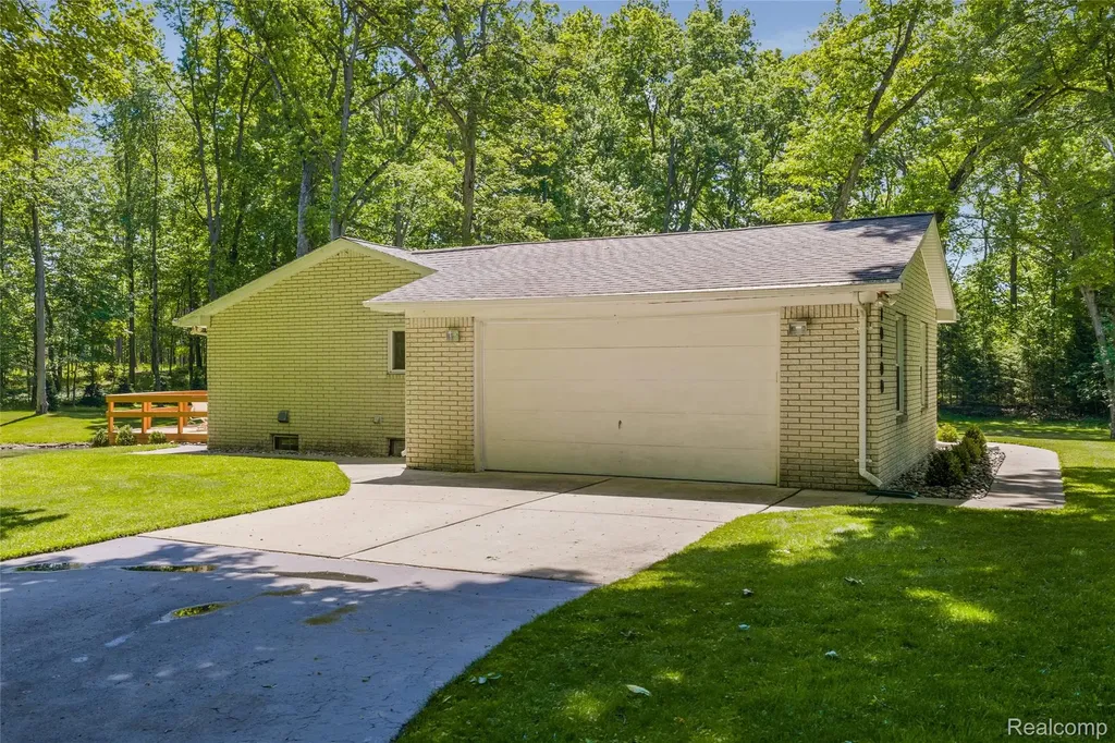 10100 Bridge Lake Road Springfield Charter Township MI 48348