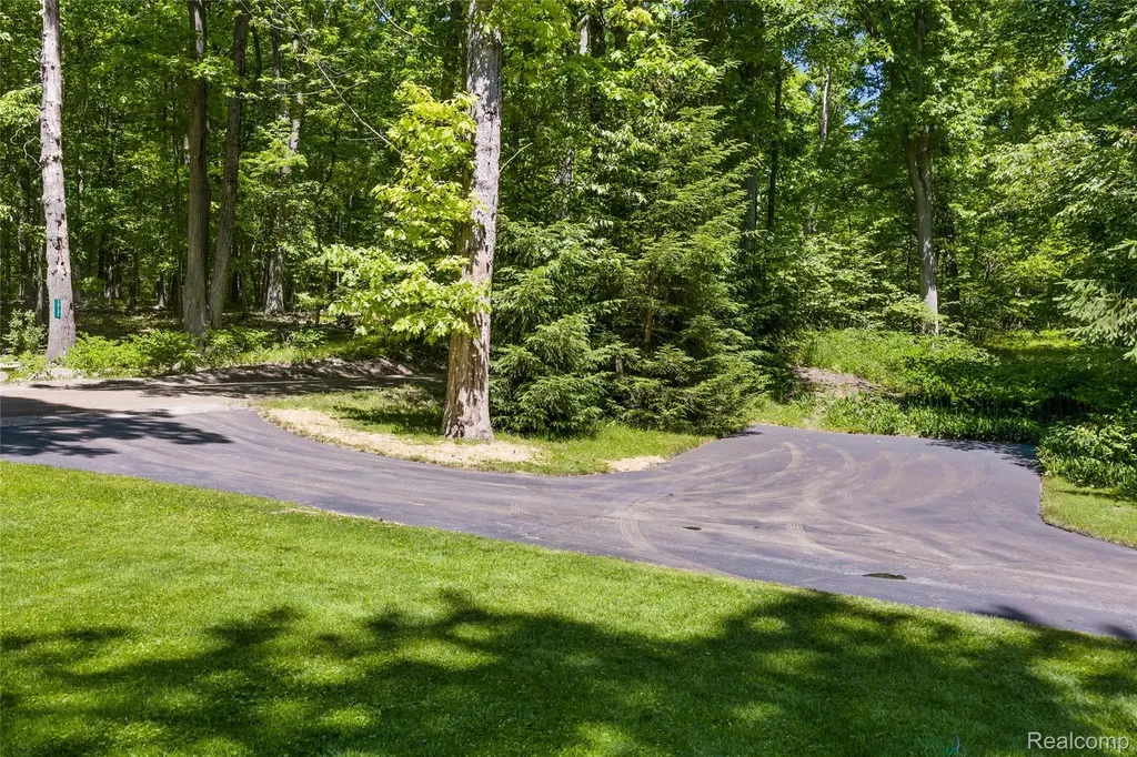 10100 Bridge Lake Road Springfield Charter Township MI 48348