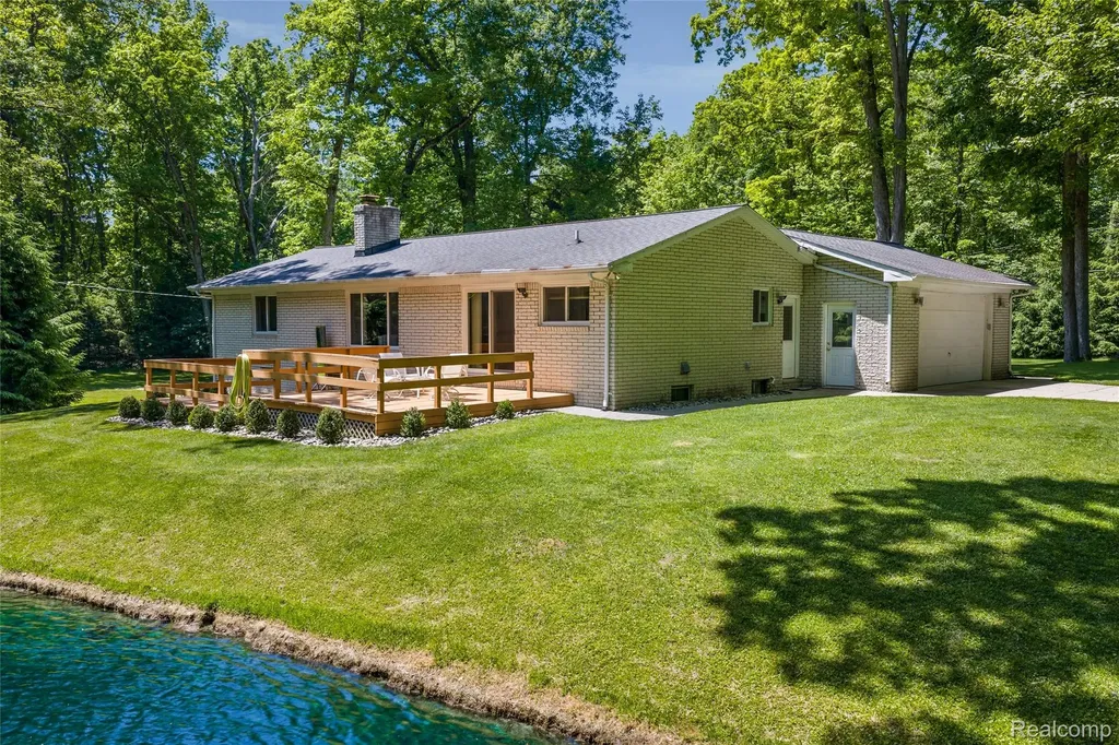 10100 Bridge Lake Road Springfield Charter Township MI 48348