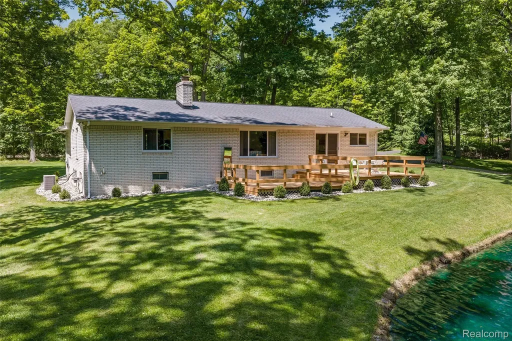 10100 Bridge Lake Road Springfield Charter Township MI 48348