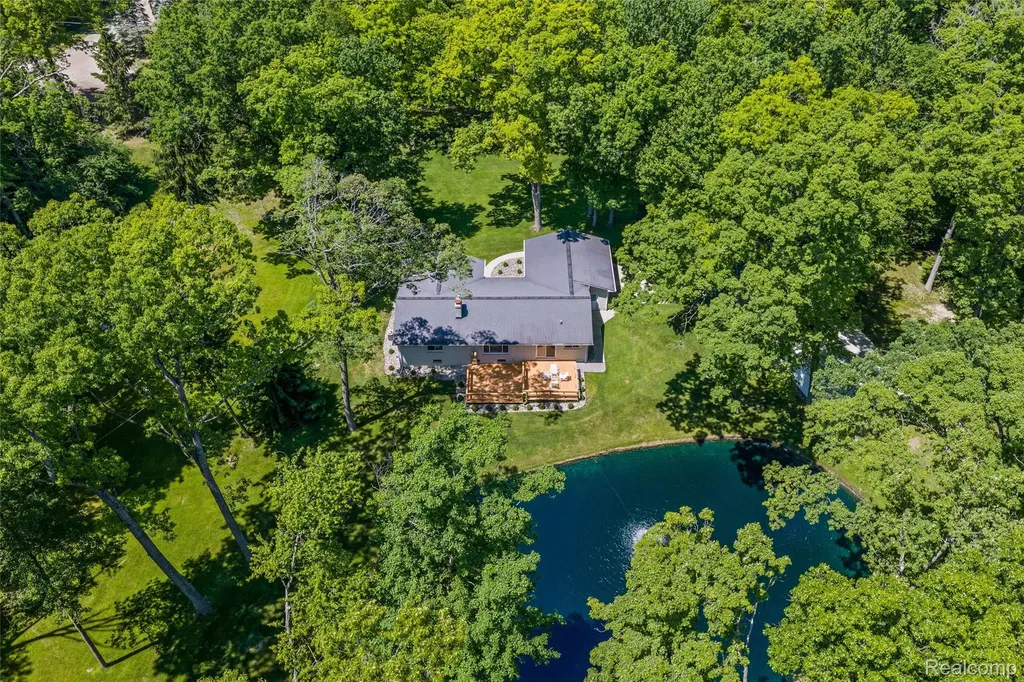 10100 Bridge Lake Road Springfield Charter Township MI 48348