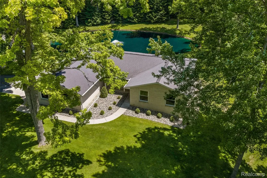 10100 Bridge Lake Road Springfield Charter Township MI 48348