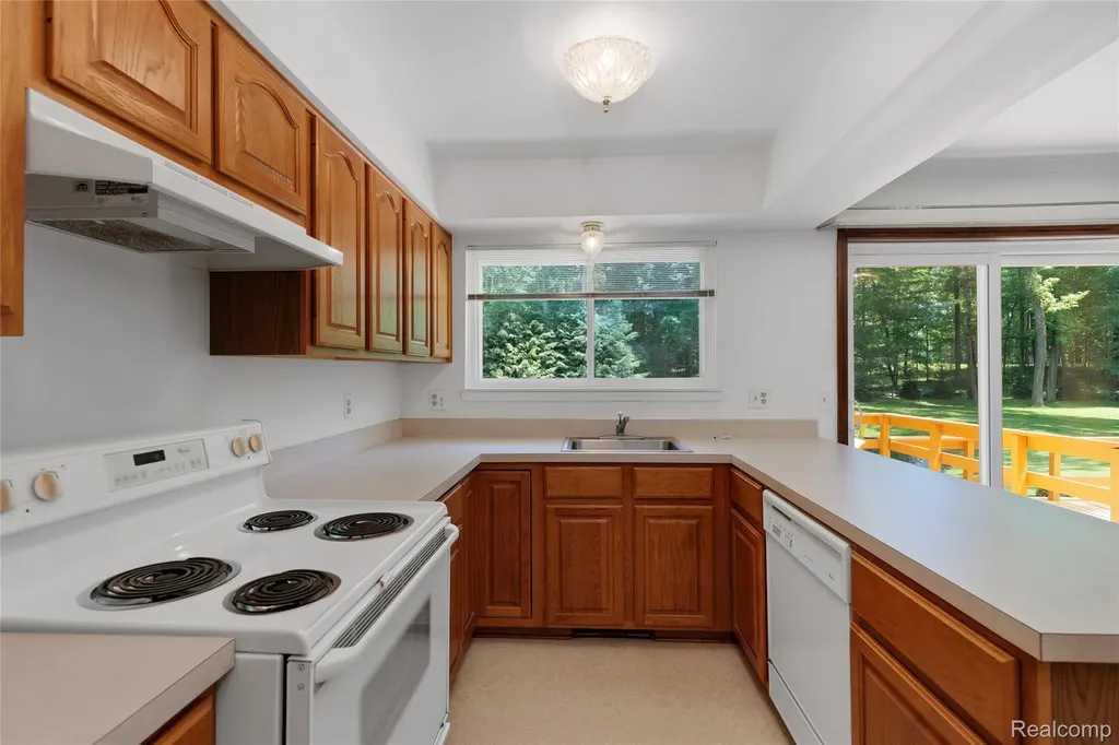 10100 Bridge Lake Road Springfield Charter Township MI 48348