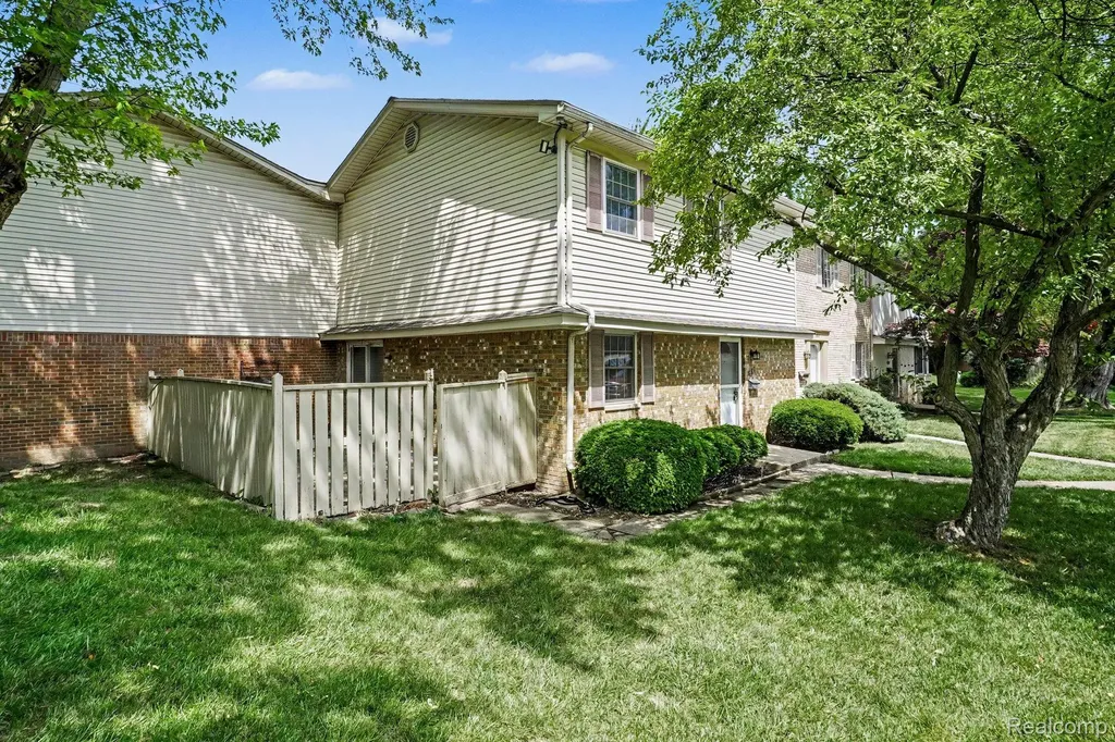 887 Kirts Boulevard Troy City MI 48084