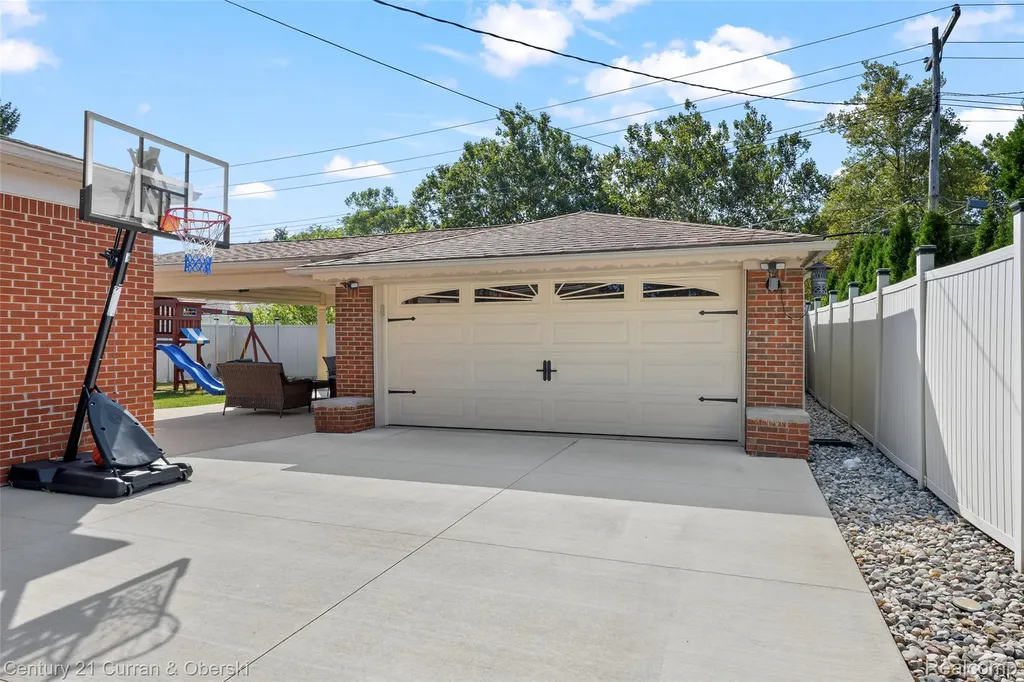 26331 Hass Street Dearborn City MI 48127