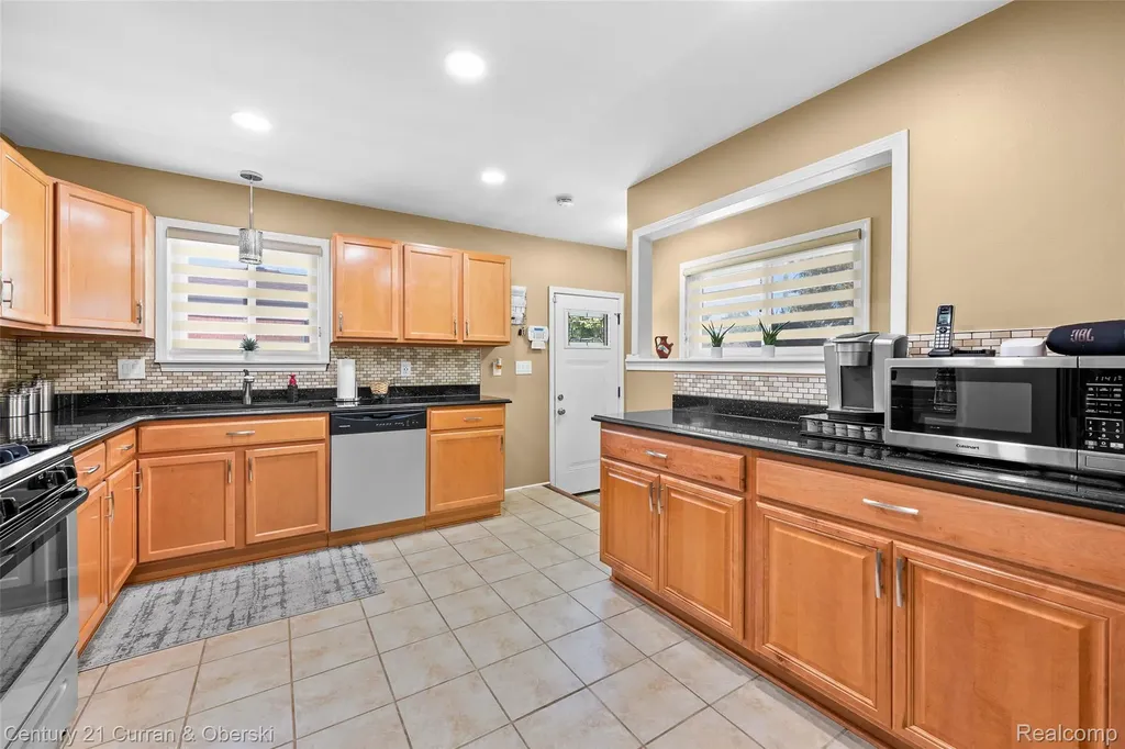 26331 Hass Street Dearborn City MI 48127