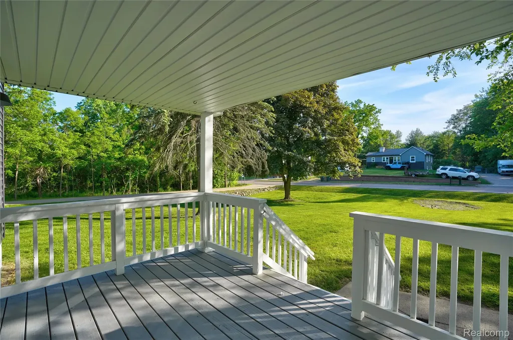 1460 W Silverbell Road Lake Orion Village MI 48359