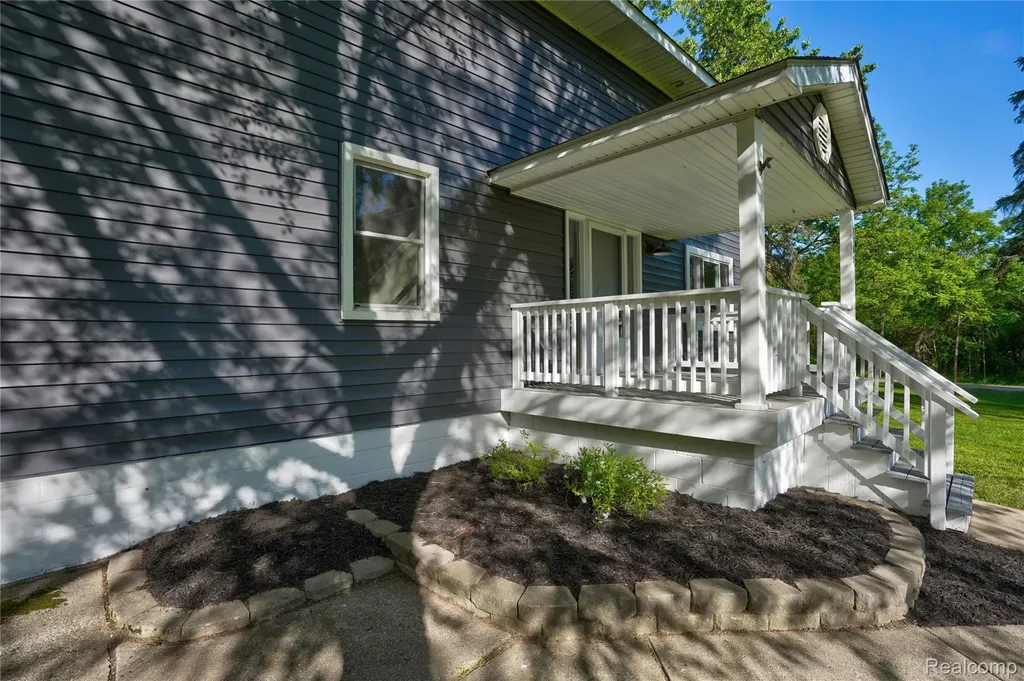 1460 W Silverbell Road Lake Orion Village MI 48359