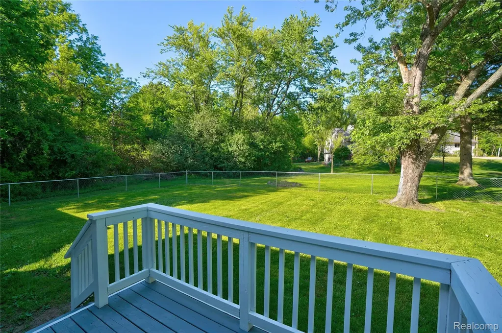 1460 W Silverbell Road Lake Orion Village MI 48359