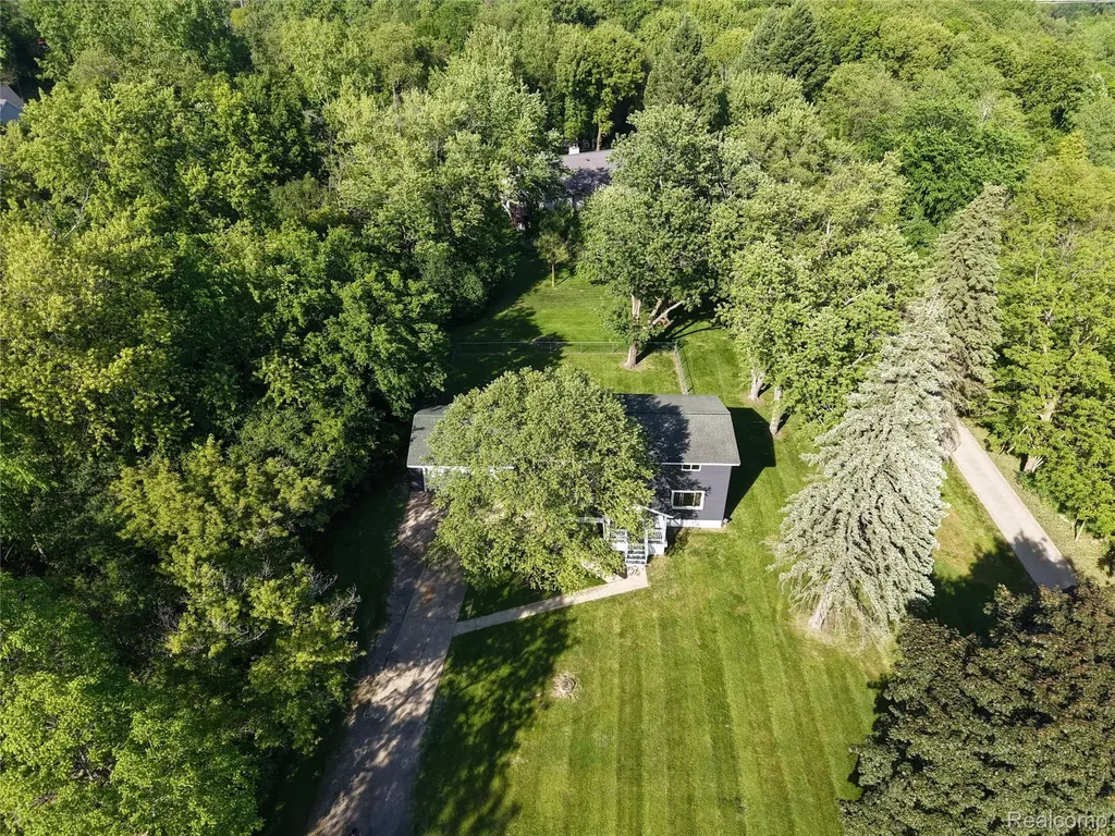 1460 W Silverbell Road Lake Orion Village MI 48359