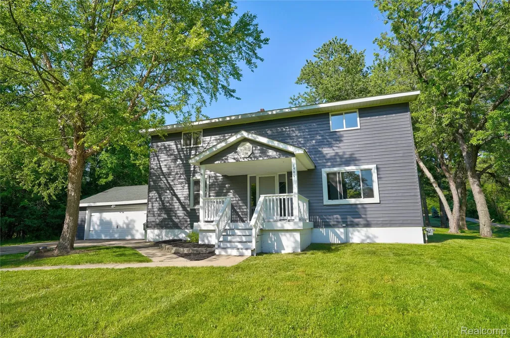 1460 W Silverbell Road Lake Orion Village MI 48359