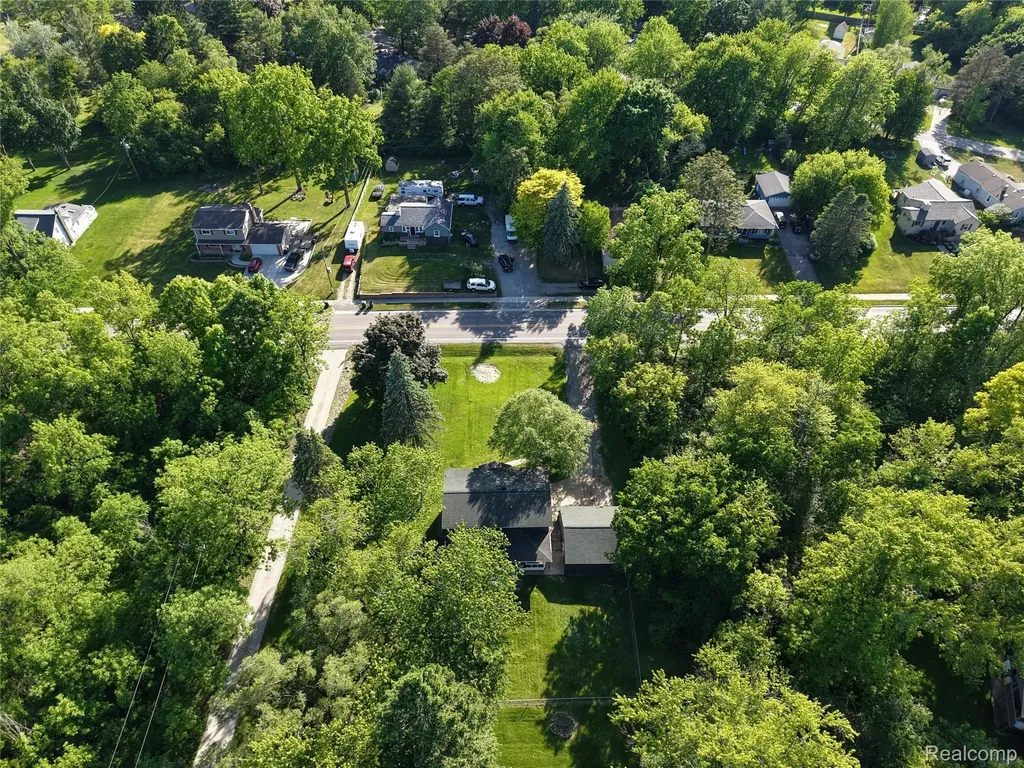 1460 W Silverbell Road Lake Orion Village MI 48359
