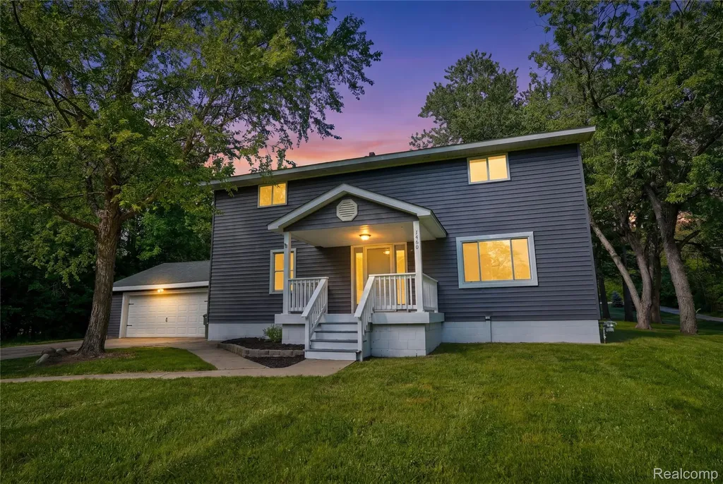1460 W Silverbell Road Lake Orion Village MI 48359
