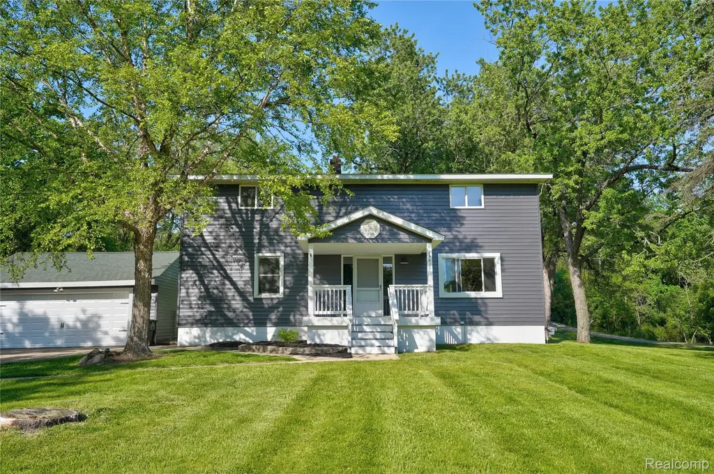 1460 W Silverbell Road Lake Orion Village MI 48359