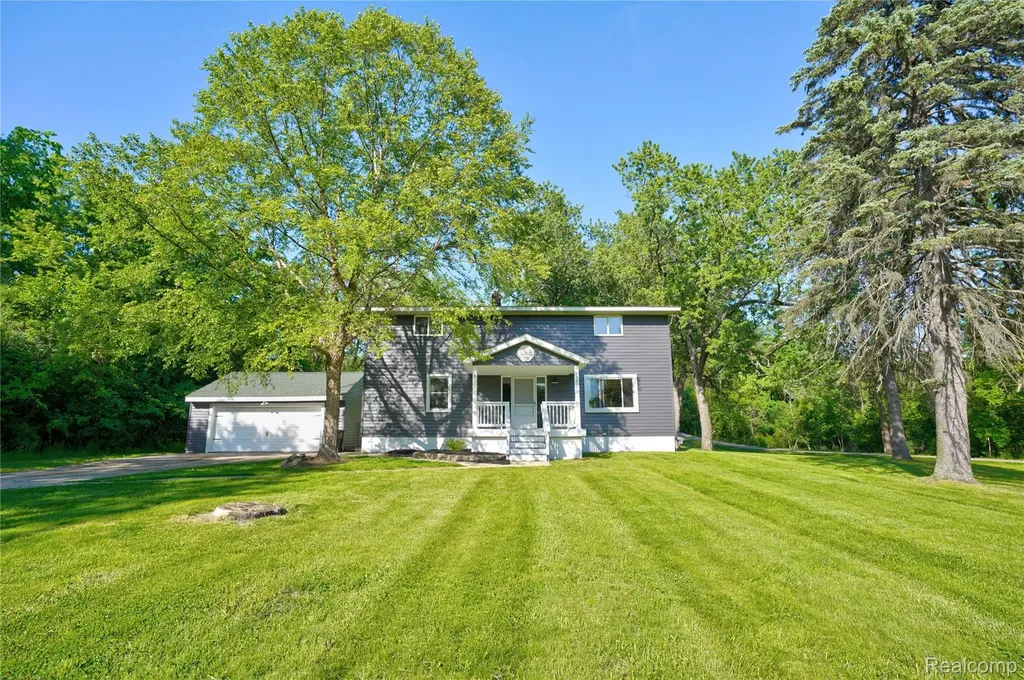 1460 W Silverbell Road Lake Orion Village MI 48359