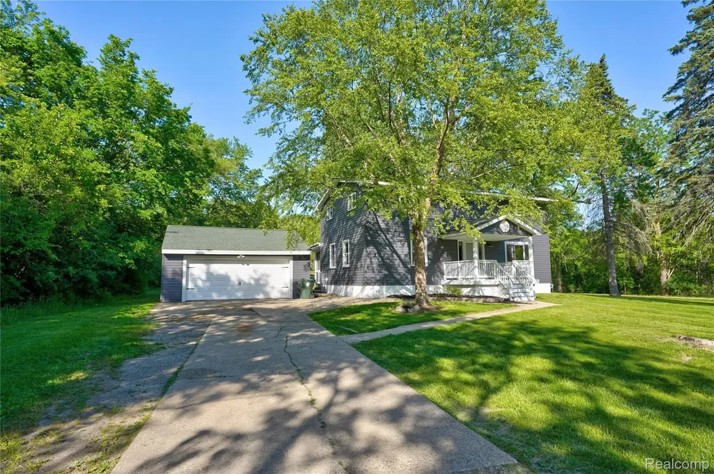 1460 W Silverbell Road Lake Orion Village MI 48359