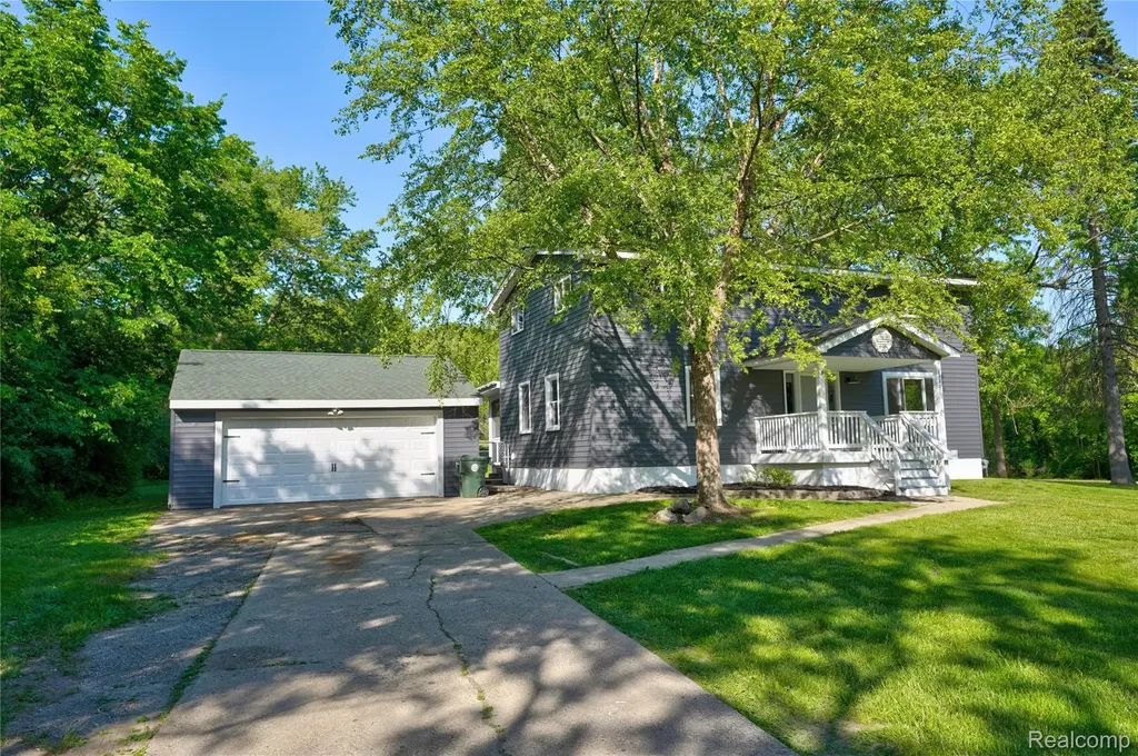 1460 W Silverbell Road Lake Orion Village MI 48359