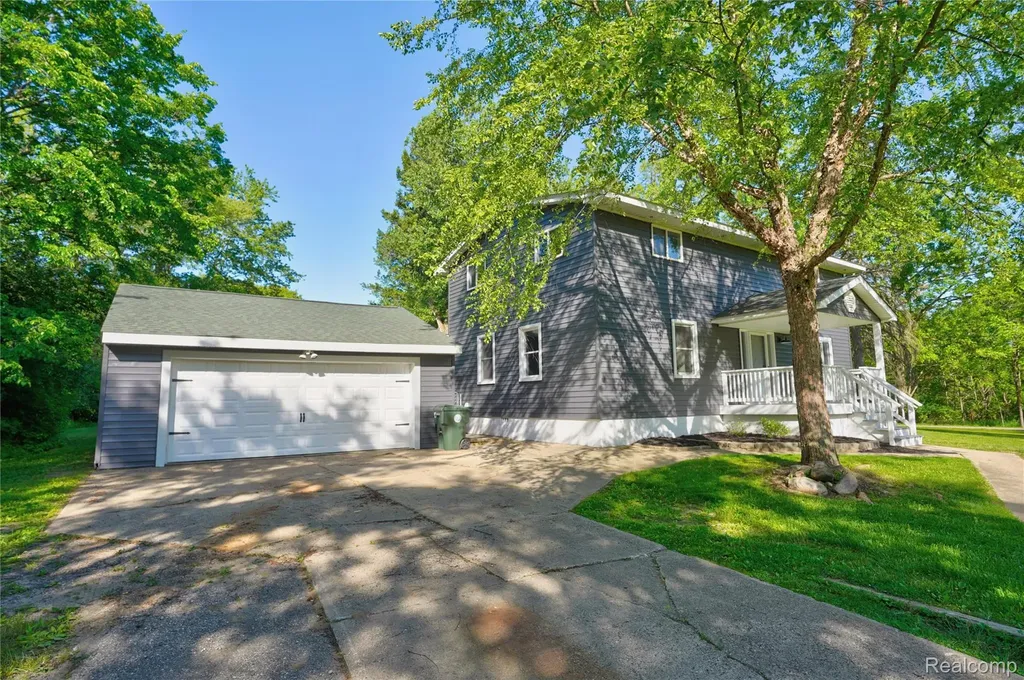 1460 W Silverbell Road Lake Orion Village MI 48359