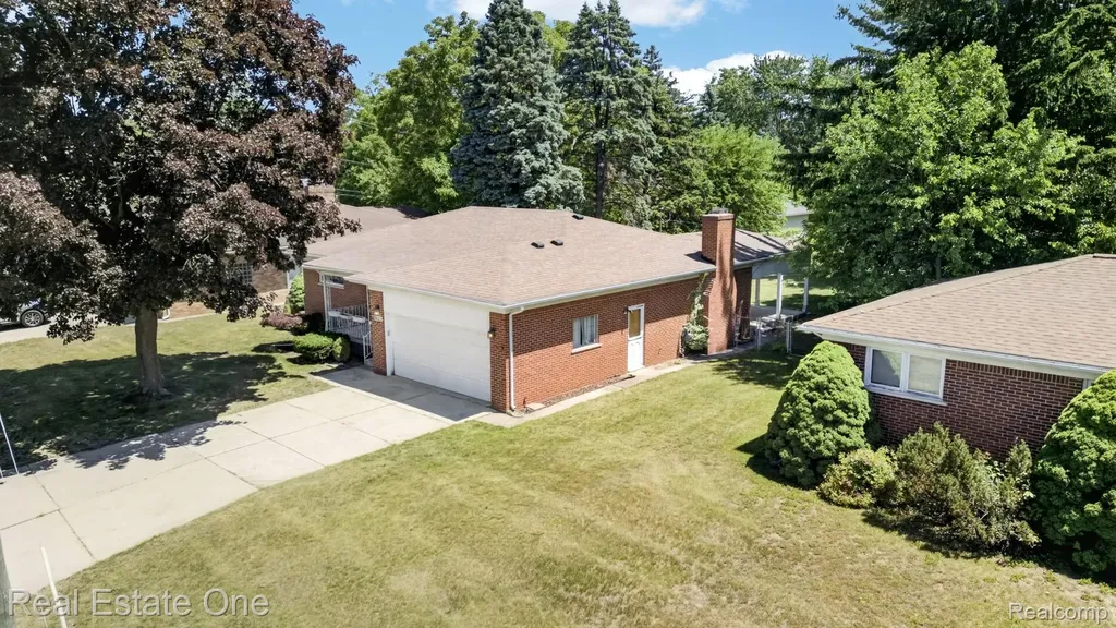 9421 Pine Street Taylor City MI 48180