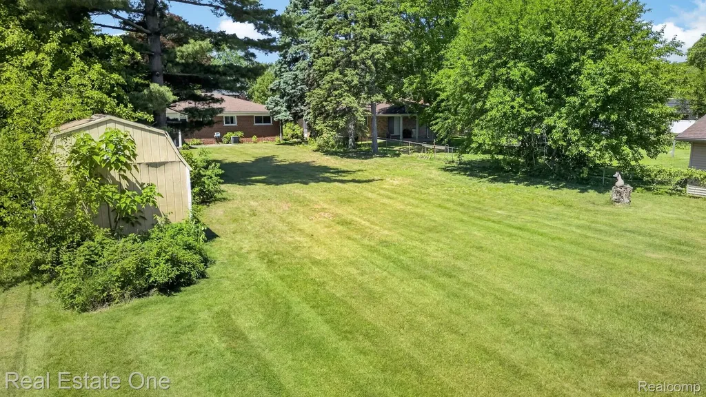 9421 Pine Street Taylor City MI 48180